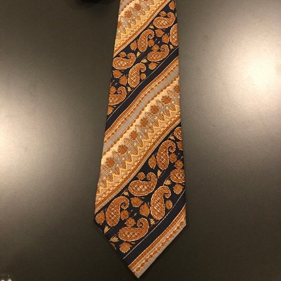 any Q?'s Comment here or comment in a bundle. - Picture 3 of 13